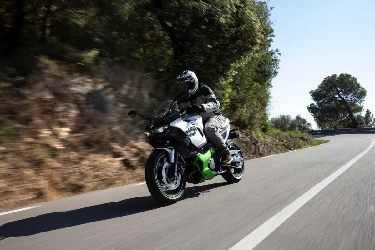 Kawasaki Ninja 7 Hybrid: il TEST della prima moto ibrida al mondo! (135)