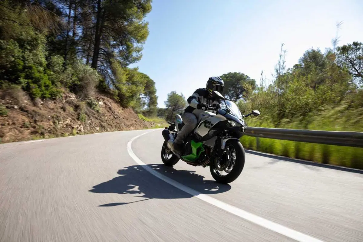 Kawasaki Ninja 7 Hybrid: il TEST della prima moto ibrida al mondo! (137)