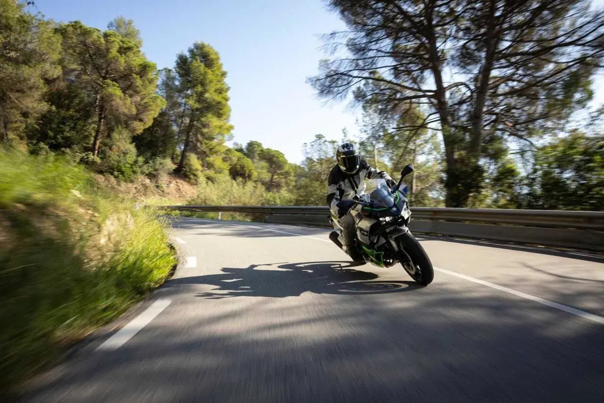 Kawasaki Ninja 7 Hybrid: il TEST della prima moto ibrida al mondo! (138)