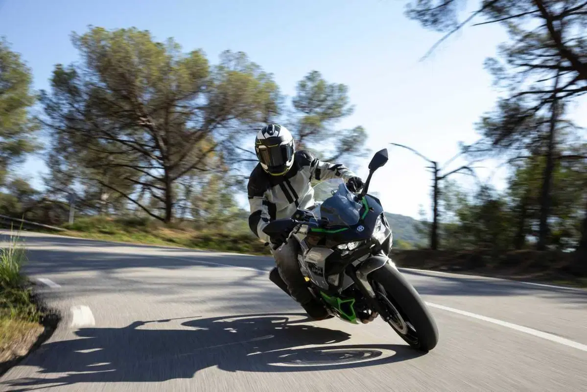 Kawasaki Ninja 7 Hybrid: il TEST della prima moto ibrida al mondo! (139)