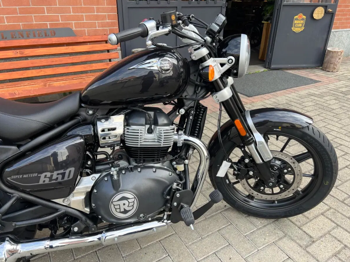 Royal Enfield Super Meteor 650 (2023 - 26) (3)