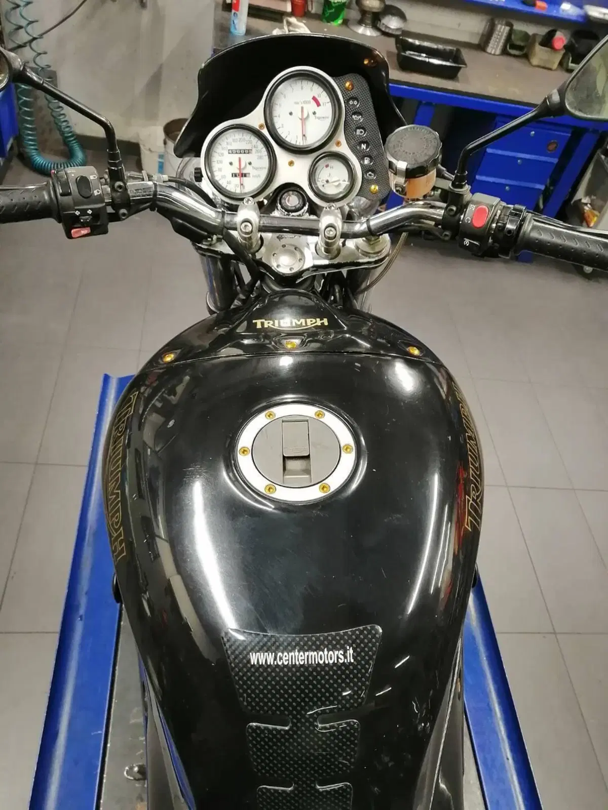 Triumph Speed Triple 955 (1998 - 01) (3)