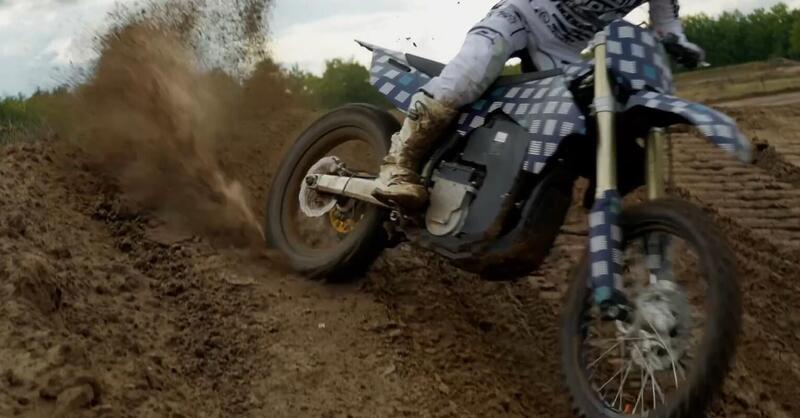 CFMOTO pronta al debutto con una moto elettrica da Cross? Guardate questo video di Ronnie Renner!