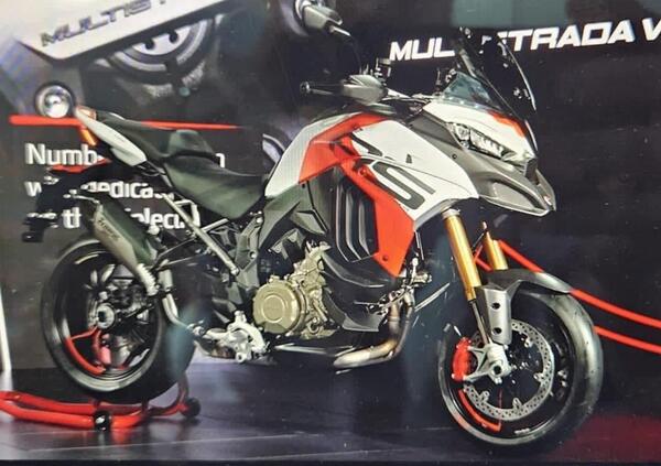 Ducati Multistrada V4 RS, sarà presentata il 19 ottobre: le prime immagini