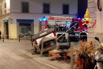 Firenze, incidente fatale tra un'auto e una moto in via Gioberti