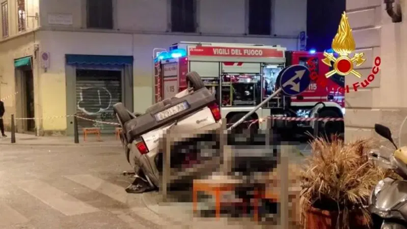 Firenze, incidente fatale tra un'auto e una moto in via Gioberti