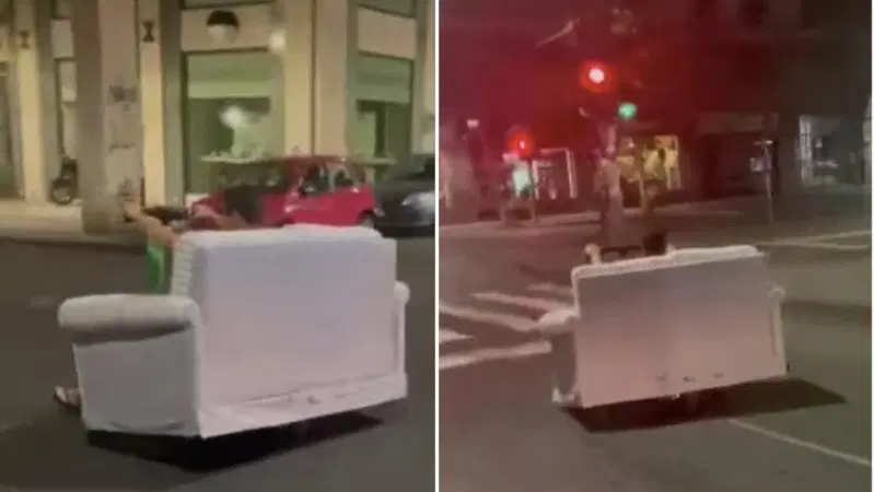 Catania, "monta" il divano sul monopattino e se ne va in giro per la citt&agrave;. Arriva la multa [VIDEO]