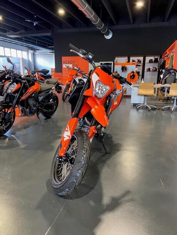 KTM 690 SMC R (2023 - 24) (2)