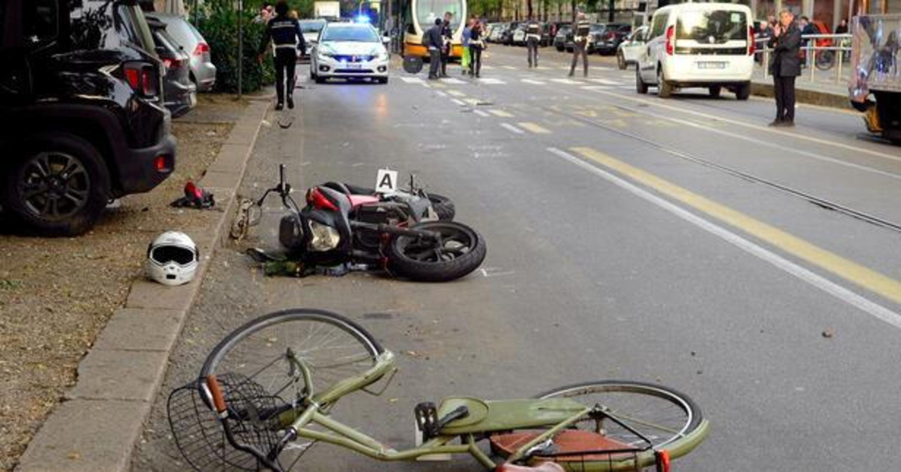 Milano, incidente tra moto e bicicletta in via Soleri: in gravi condizioni la ciclista