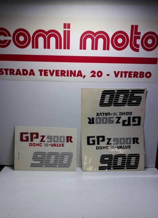 Coppia adesivi Kawasaki GPZ900R neri e rossi 0000 art (3)