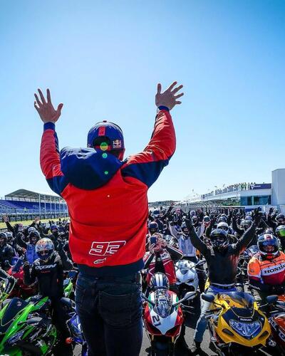 MotoGP 2023, GP d'Australia. Marc Marquez guida il convoglio di 400 motociclisti a Phillip Island [VIDEO e GALLERY] (2)