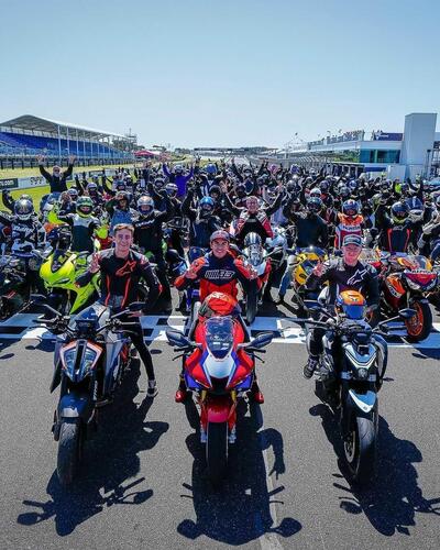 MotoGP 2023, GP d'Australia. Marc Marquez guida il convoglio di 400 motociclisti a Phillip Island [VIDEO e GALLERY]