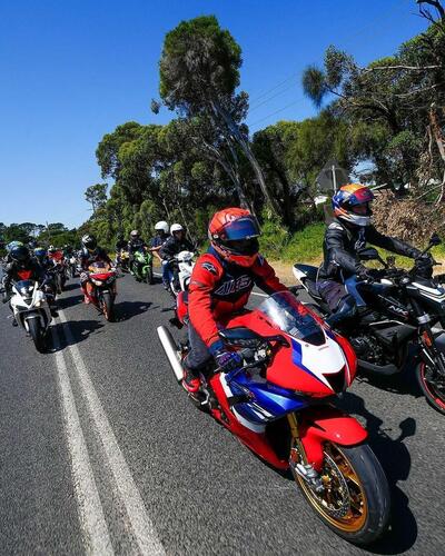 MotoGP 2023, GP d'Australia. Marc Marquez guida il convoglio di 400 motociclisti a Phillip Island [VIDEO e GALLERY] (5)