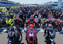 MotoGP 2023, GP d'Australia. Marc Marquez guida il convoglio di 400 motociclisti a Phillip Island [VIDEO e GALLERY]