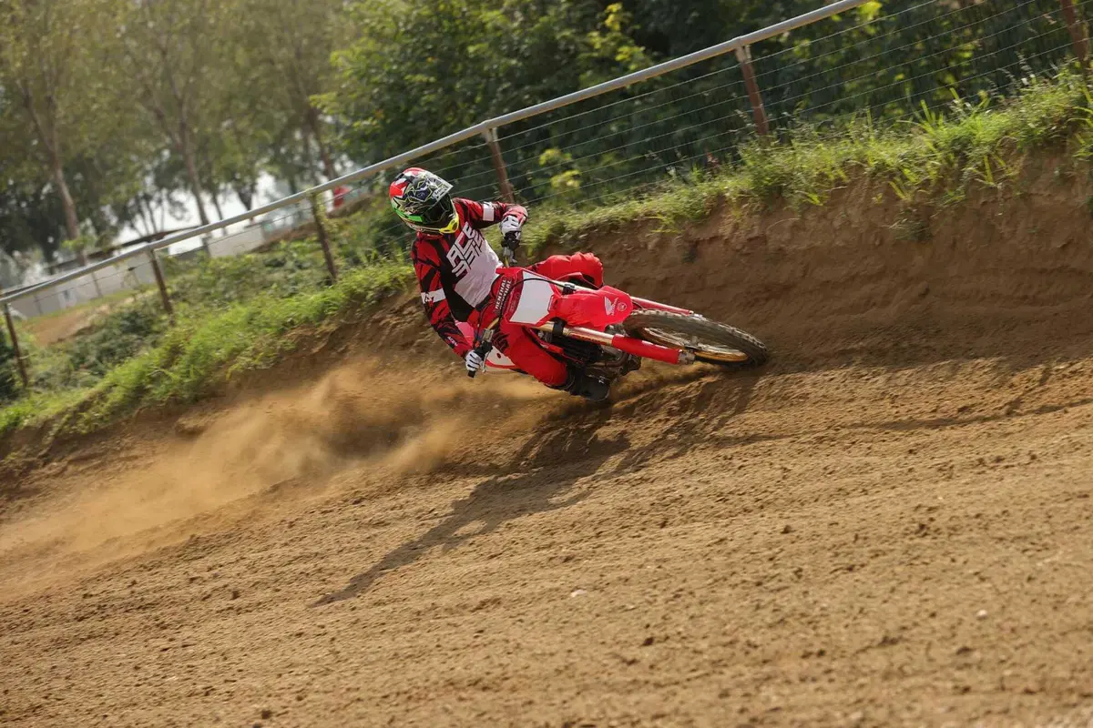 Honda CRF450R 50th Anniversary TEST: la MX che arriva dagli anni '80! (10)