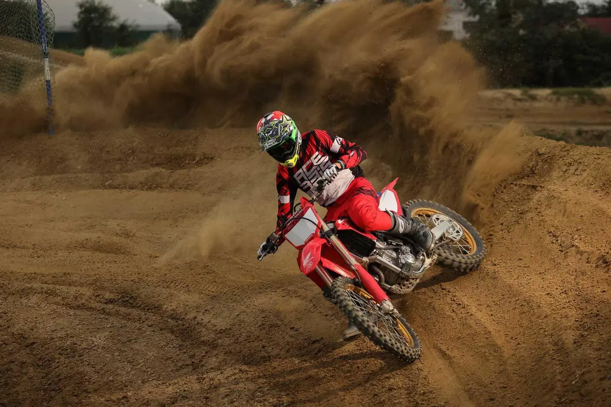 Honda CRF450R 50th Anniversary TEST: la MX che arriva dagli anni '80!