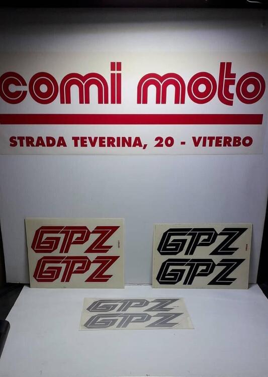 Coppia adesivi Kawasaki GPZ500 109345/185/186 art (4)