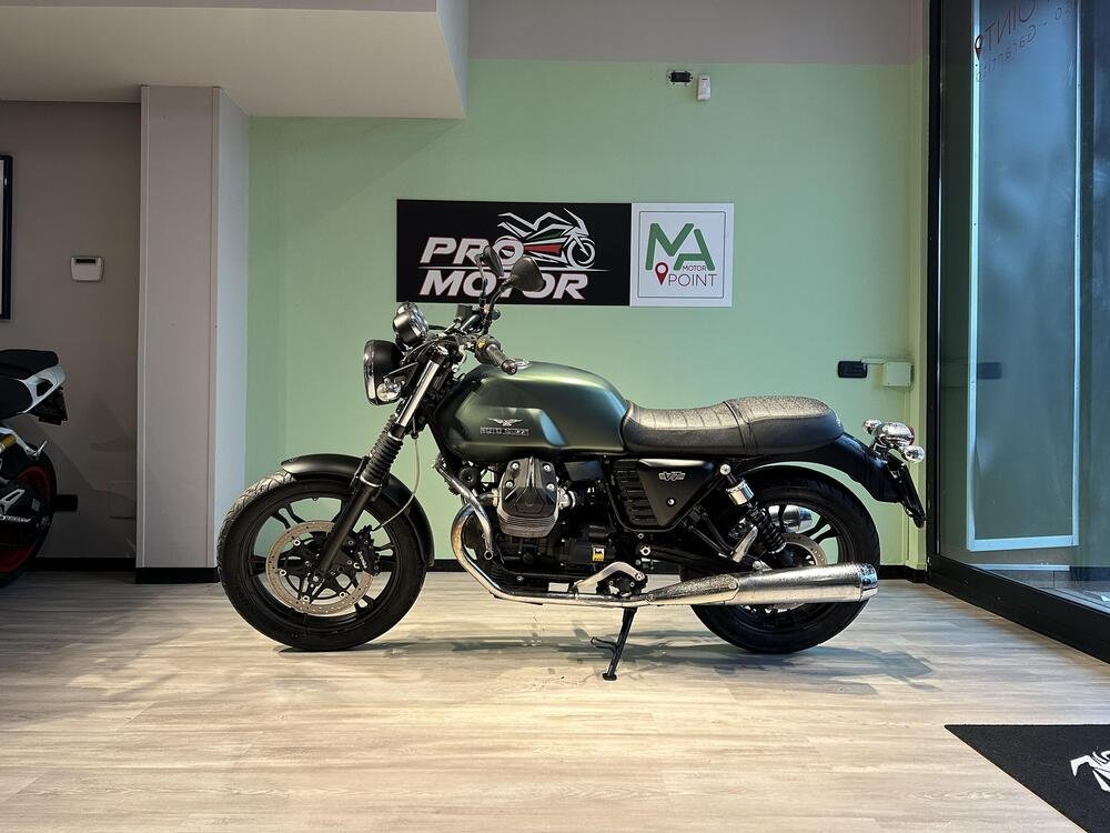 Moto Guzzi V7 Stone (2012 - 15)