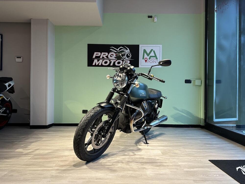 Moto Guzzi V7 Stone (2012 - 15) (2)
