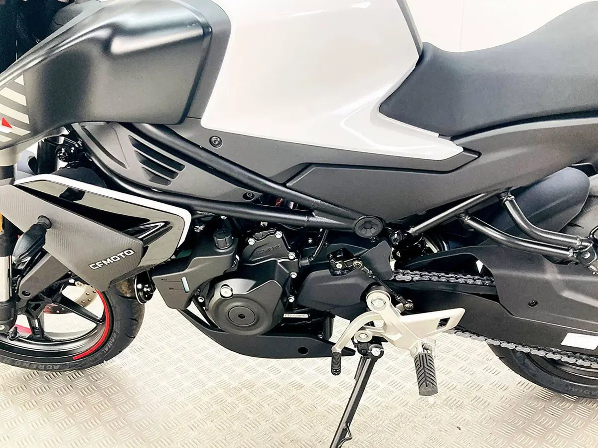 CFMOTO 450NK (2023 - 26) (16)
