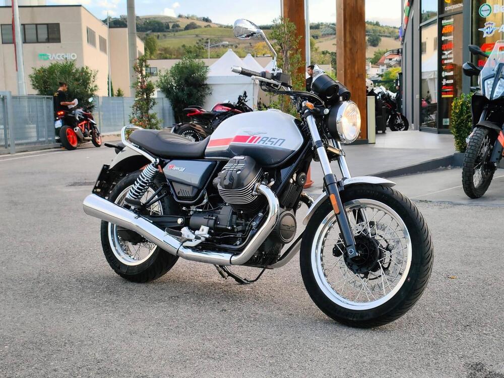 Moto Guzzi V7 Special (2021 - 24) (2)