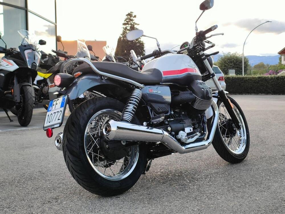 Moto Guzzi V7 Special (2021 - 24) (3)