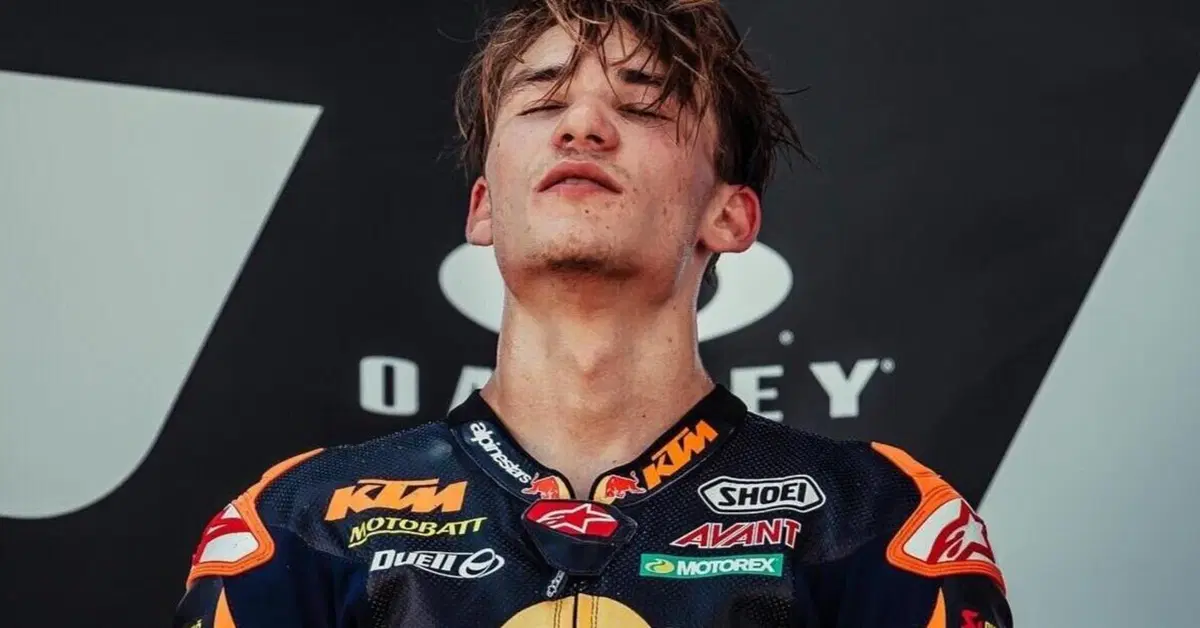 MotoGP 2023. GP d'Australia. Moto3: sotto la pioggia Deniz Oncu batte Ayumu Sasaki, Jaume Masia ottavo