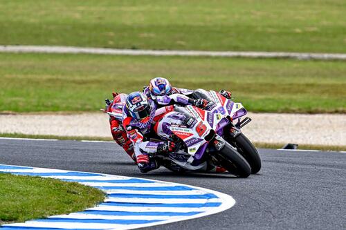 MotoGP 2023. Il gruppone che arriva su Jorge Martin e altre foto belle dal GP d'Australia [GALLERY] (4)