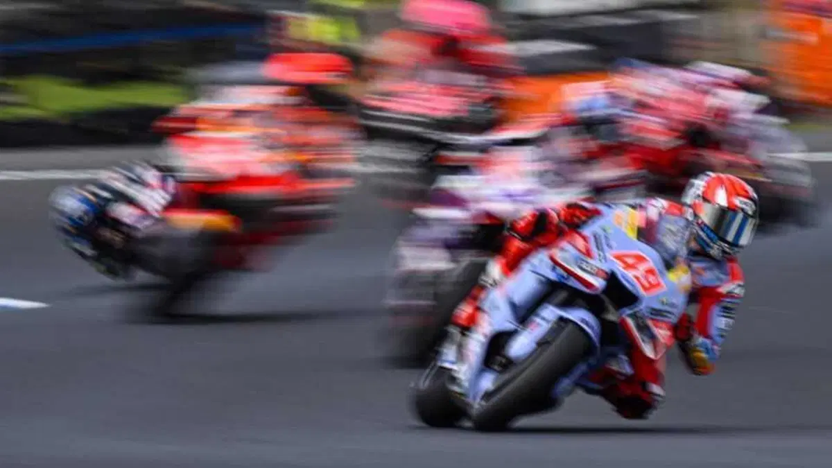 MotoGP 2023. Il gruppone che arriva su Jorge Martin e altre foto belle dal GP d'Australia [GALLERY] (24)