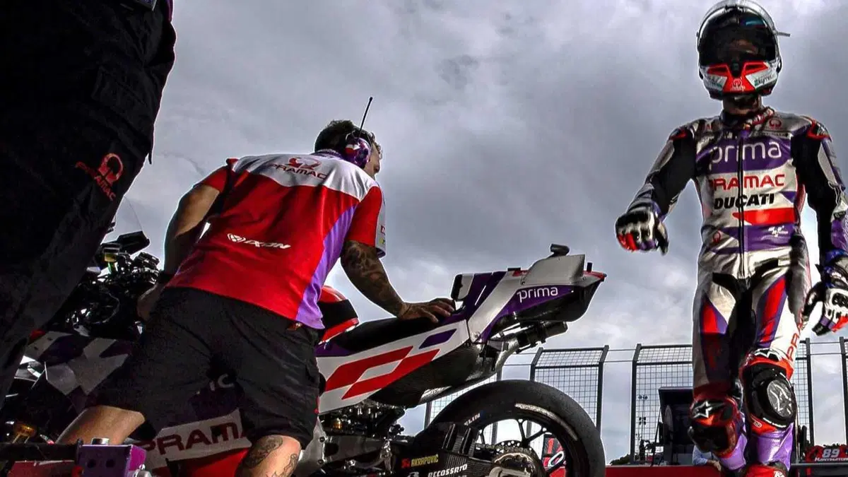 MotoGP 2023. Il gruppone che arriva su Jorge Martin e altre foto belle dal GP d'Australia [GALLERY] (29)