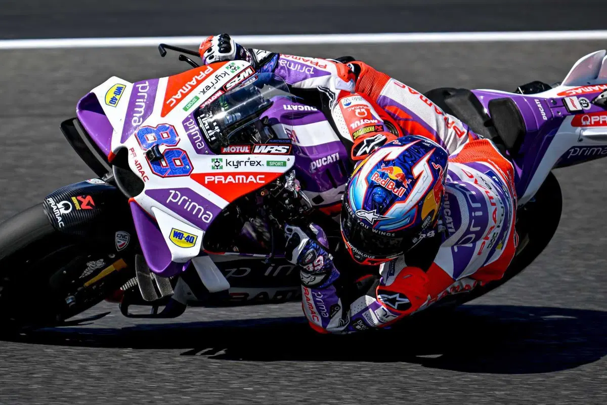 MotoGP 2023. Il gruppone che arriva su Jorge Martin e altre foto belle dal GP d'Australia [GALLERY] (38)