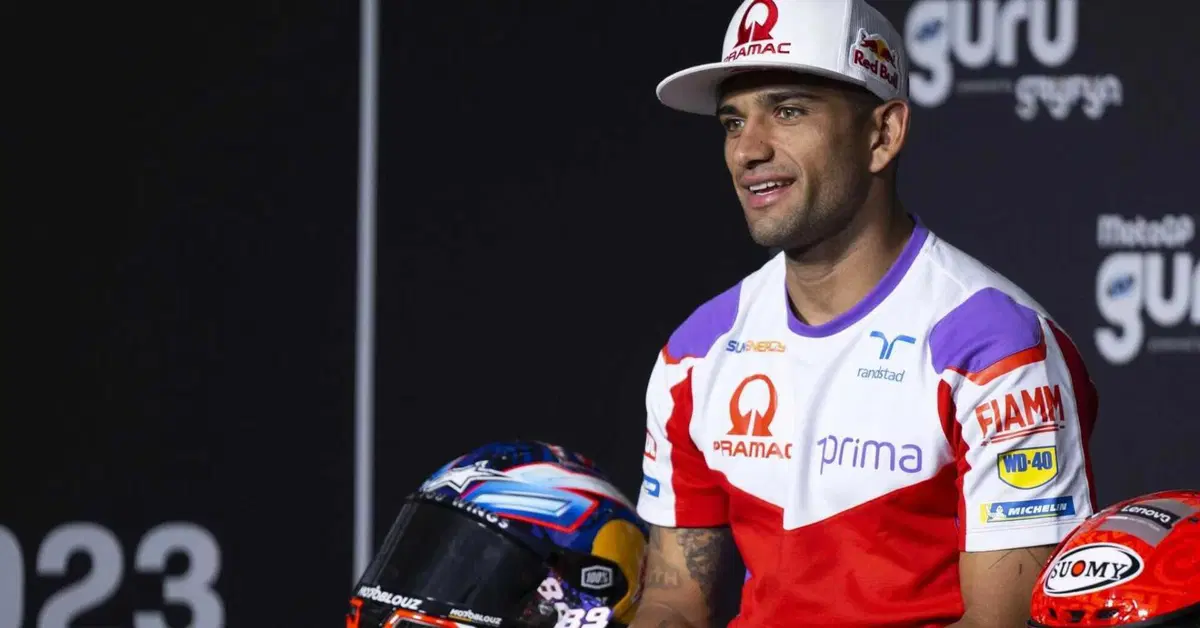 MotoGP 2023. Il gruppone che arriva su Jorge Martin e altre foto belle dal GP d'Australia [GALLERY] (37)
