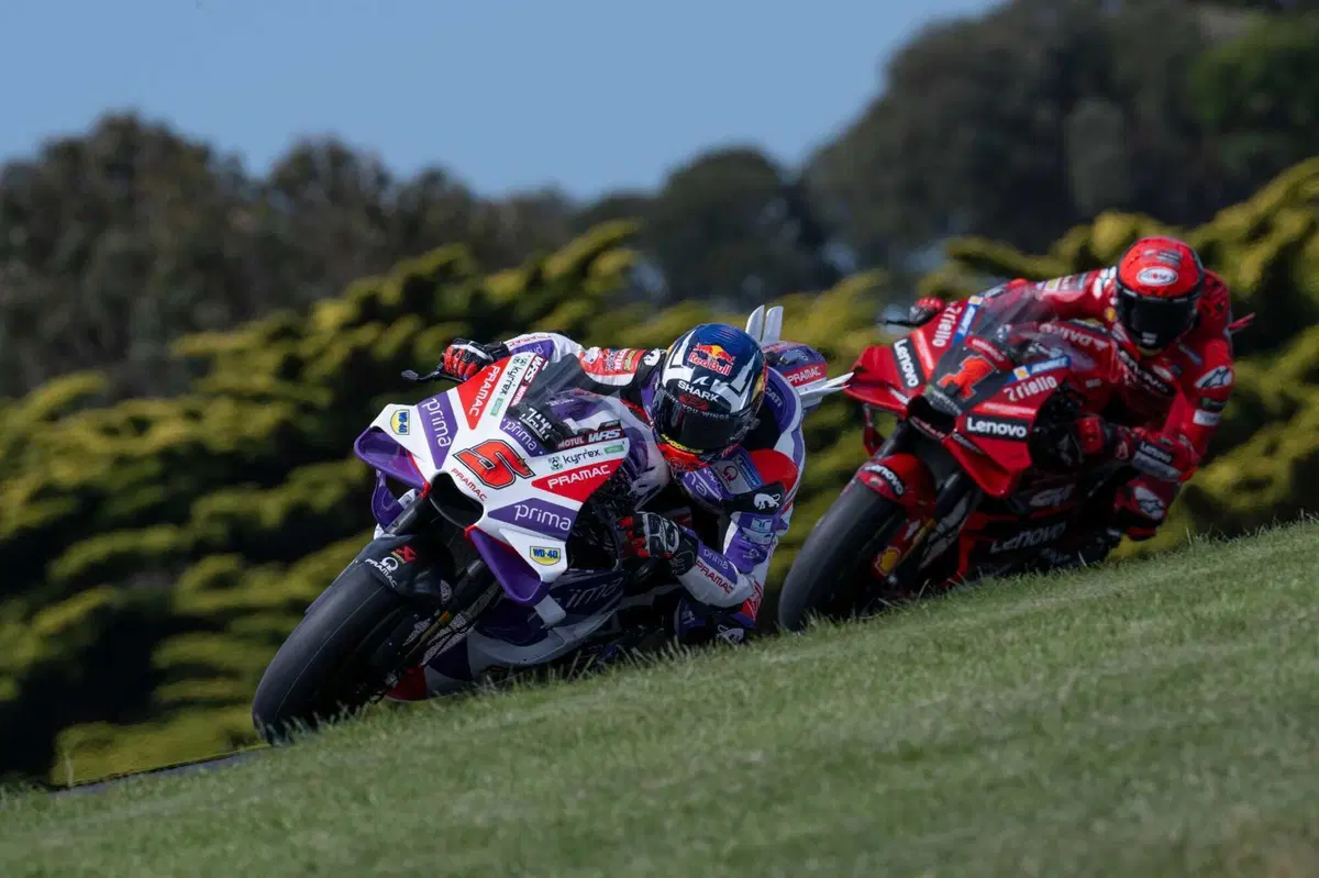 MotoGP 2023. Il gruppone che arriva su Jorge Martin e altre foto belle dal GP d'Australia [GALLERY] (45)