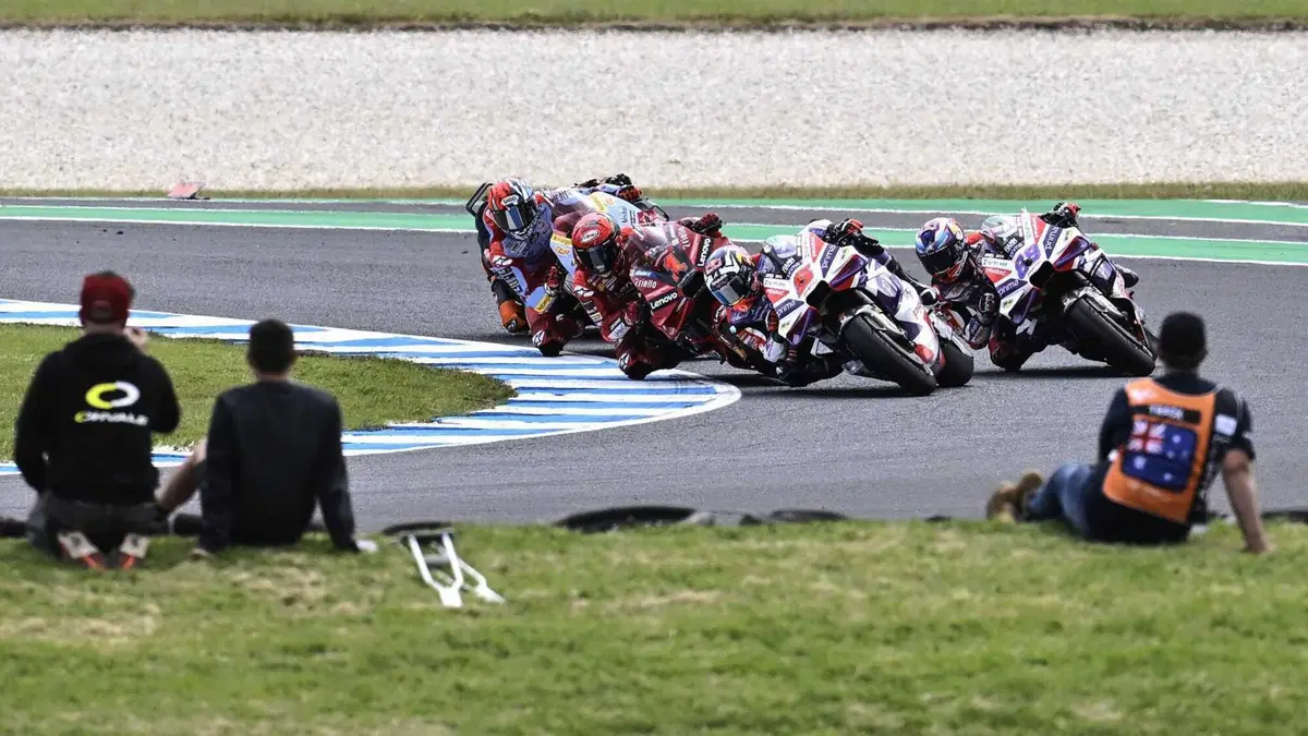 MotoGP 2023. Il gruppone che arriva su Jorge Martin e altre foto belle dal GP d'Australia [GALLERY] (50)