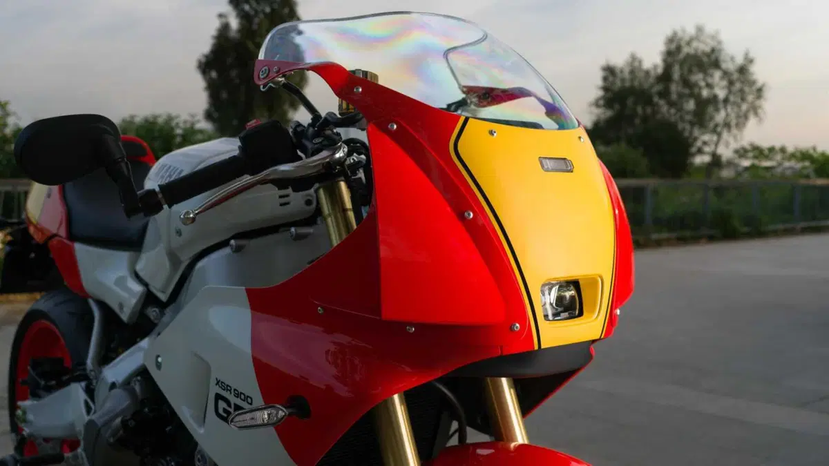 [VIDEO] Yamaha presenta la XSR900 GP e siamo subito negli anni Ottanta! (2)