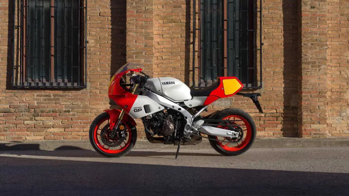 [VIDEO] Yamaha presenta la XSR900 GP e siamo subito negli anni Ottanta! (20)