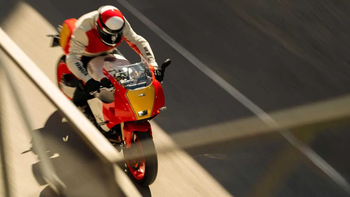[VIDEO] Yamaha presenta la XSR900 GP e siamo subito negli anni Ottanta! (35)
