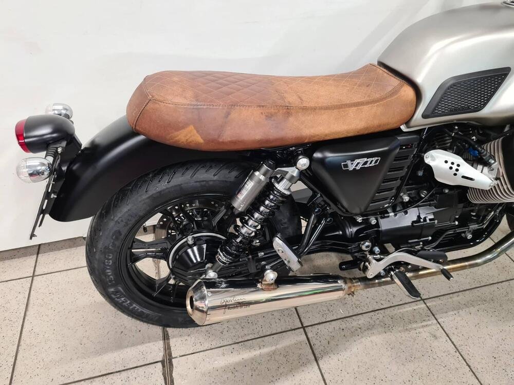 Moto Guzzi V7 II Stone (2015 - 17) (2)