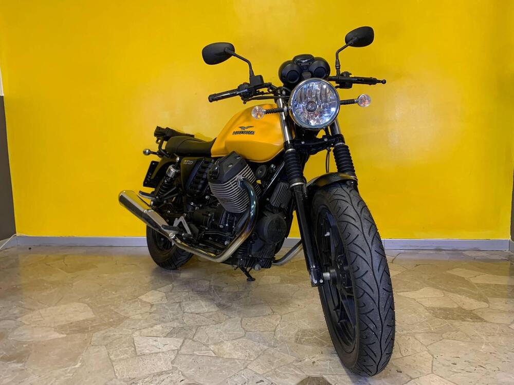 Moto Guzzi V7 II Stone (2015 - 17)