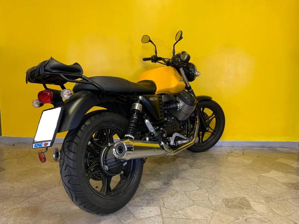 Moto Guzzi V7 II Stone (2015 - 17) (4)