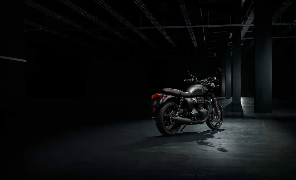 Ecco le nuove Triumph Stealth Edition: dipinte a mano e limitate [GALLERY] (28)