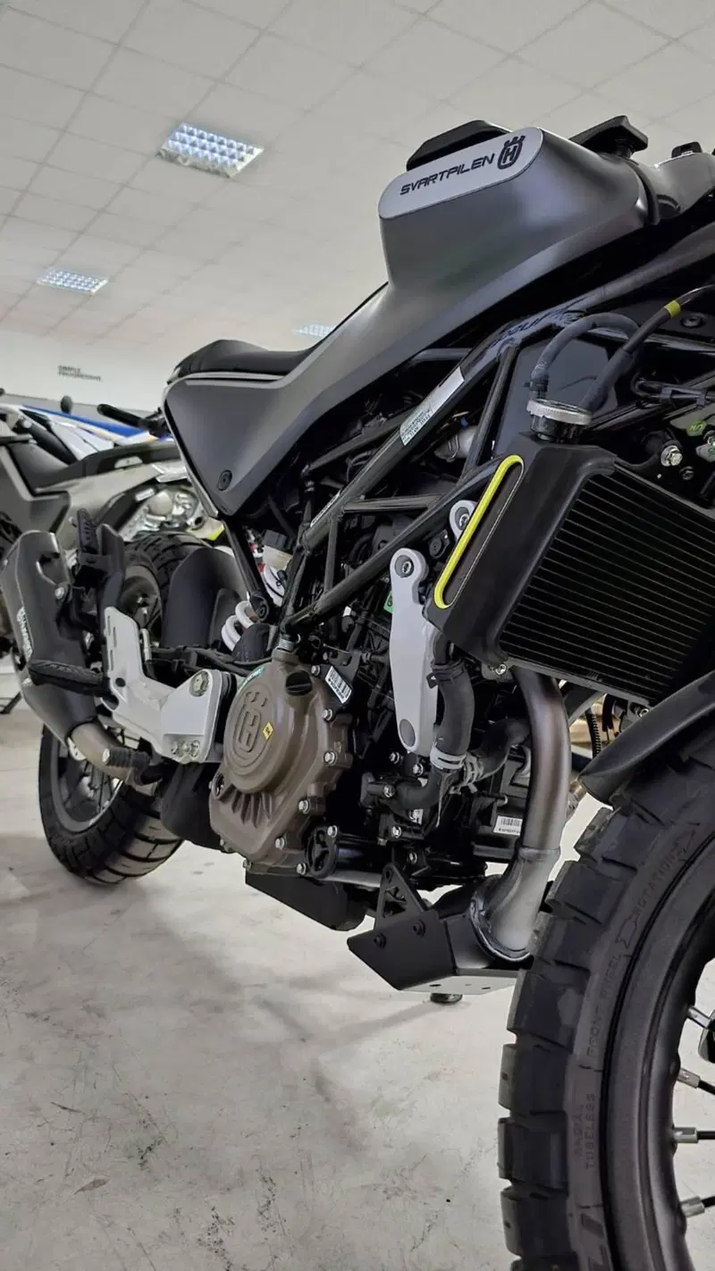 Husqvarna Svartpilen 125 (2021 - 23) (4)