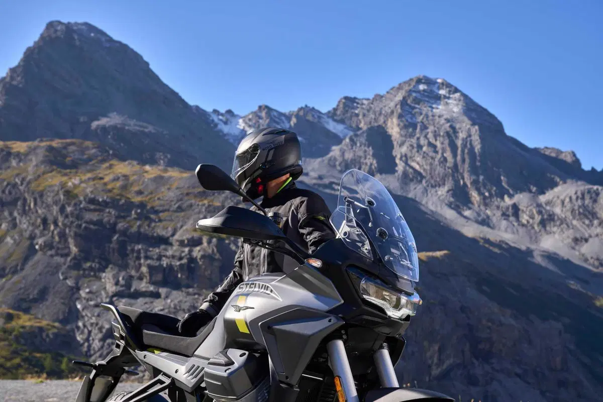 Moto Guzzi Stelvio, eccola! (3)