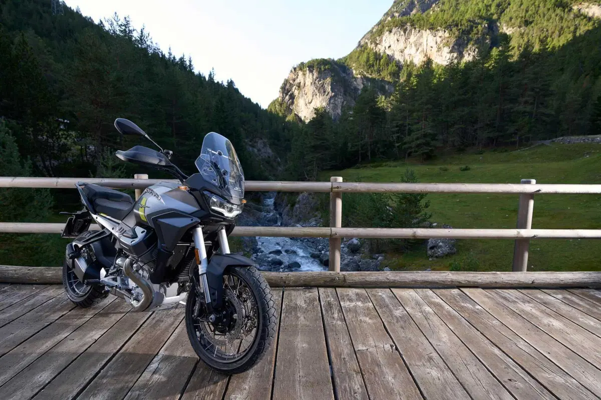 Moto Guzzi Stelvio, eccola! (4)