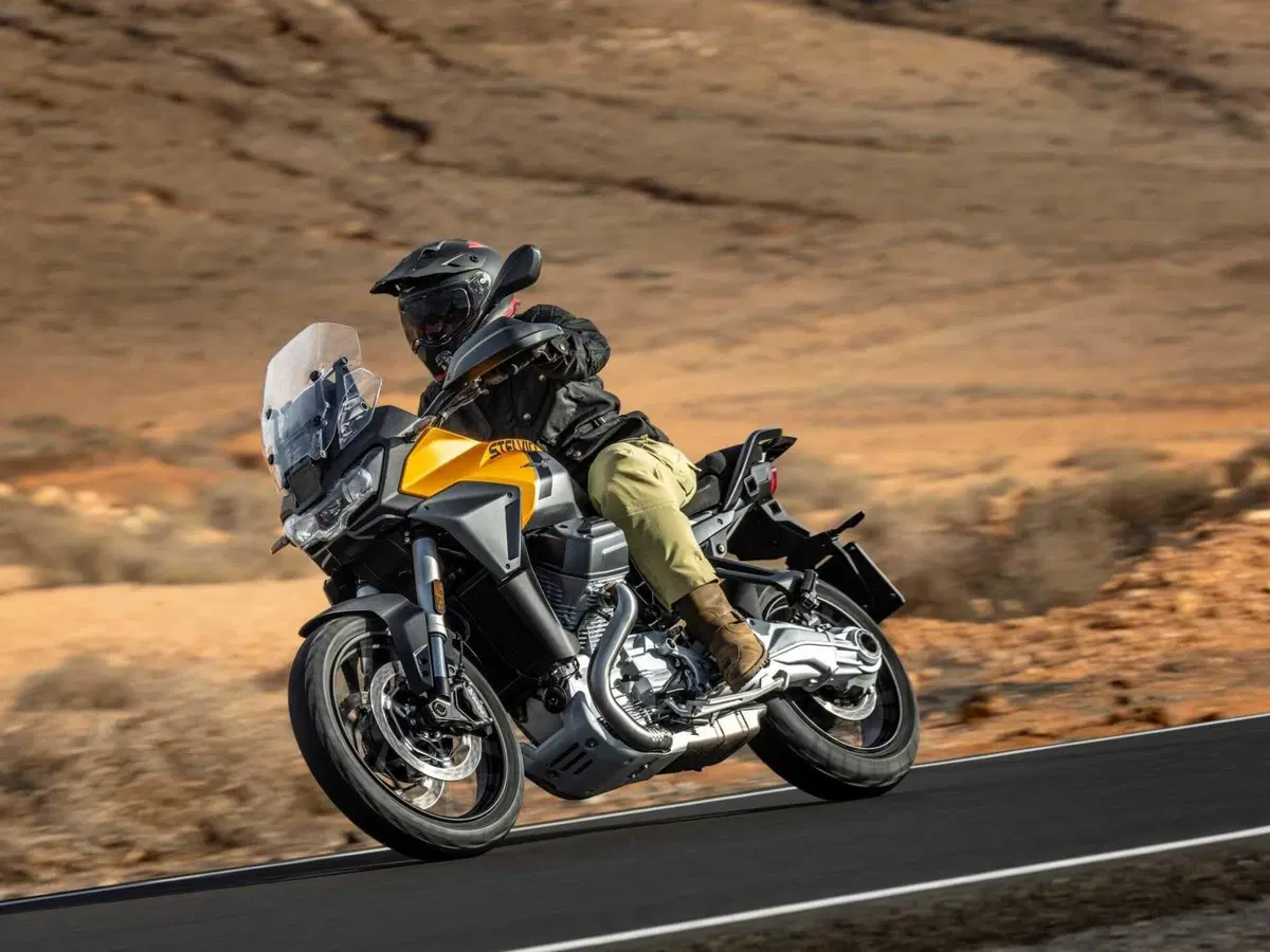 Moto Guzzi Stelvio, eccola! (12)