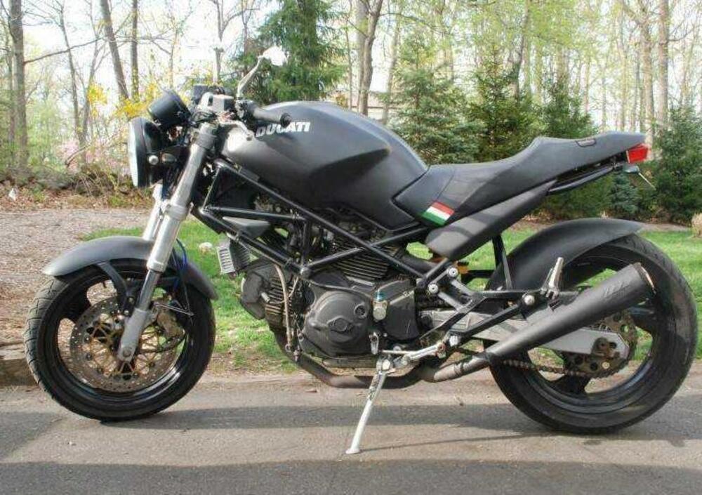 Ducati Monster 750  City Dark (1999 - 02)