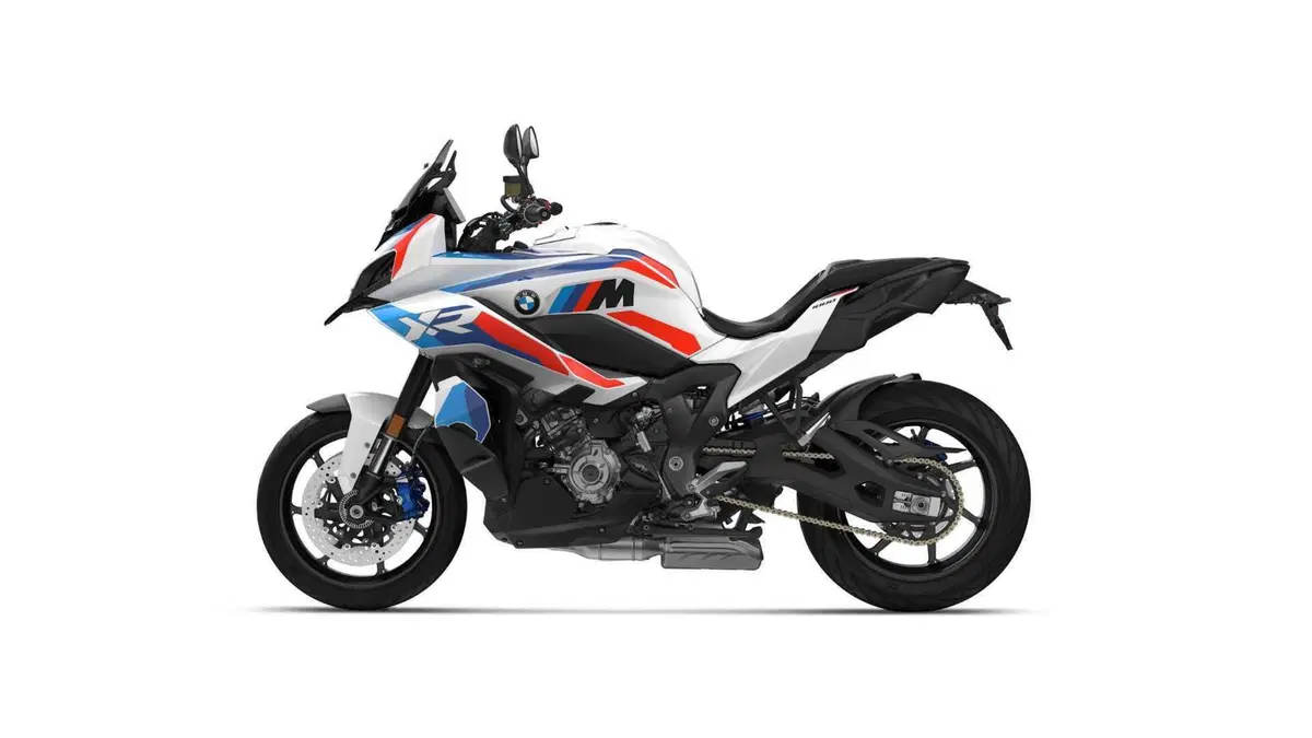 BMW M 1000 XR, crossover in salsa racing (4)