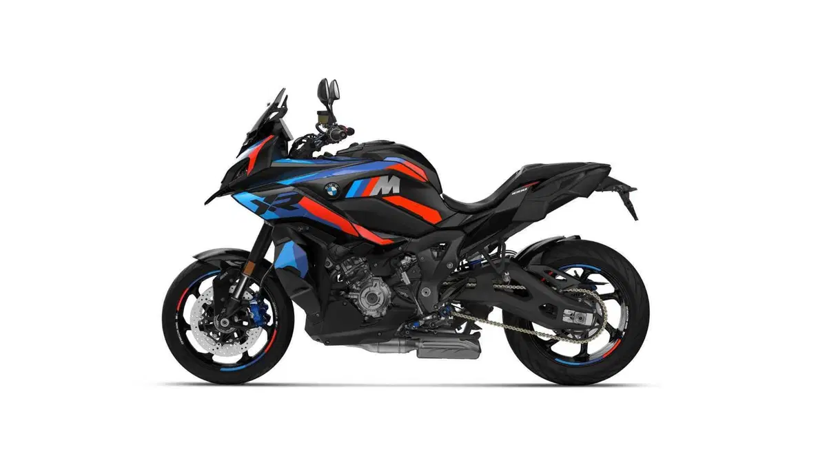 BMW M 1000 XR, crossover in salsa racing (8)