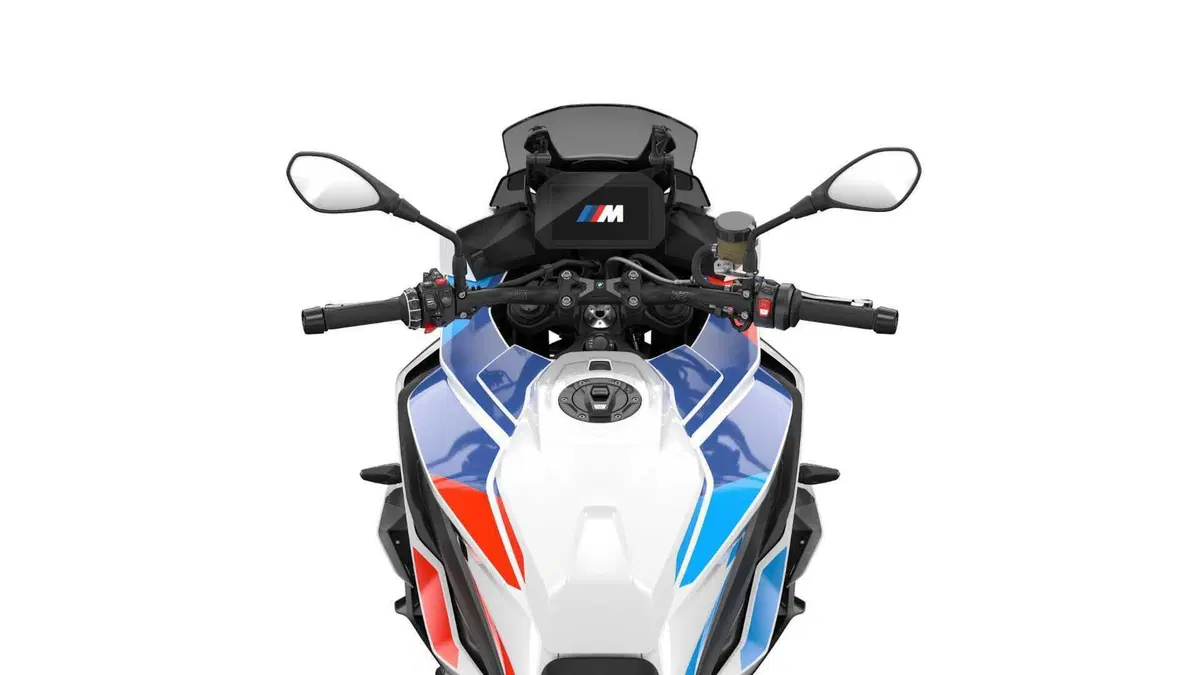 BMW M 1000 XR, crossover in salsa racing (3)