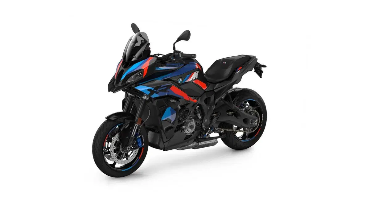 BMW M 1000 XR, crossover in salsa racing (7)